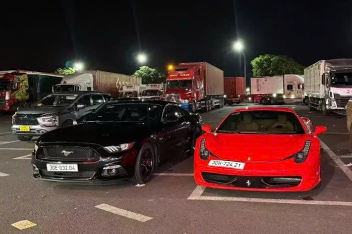 Mới đây 1 doanh nhân sưu tập xe kín tiếng ở Hà Nội đã chốt giao dịch thành công chiếc xe Ford Mustang GT của mình sau hơn 3 năm chào bán. Với phương châm không bán xe vội chờ đúng giá, chắc chắn người mua lại chiếc Ford Mustang GT đời 2015 không có nhiều cơ hội để mặc cả giá.