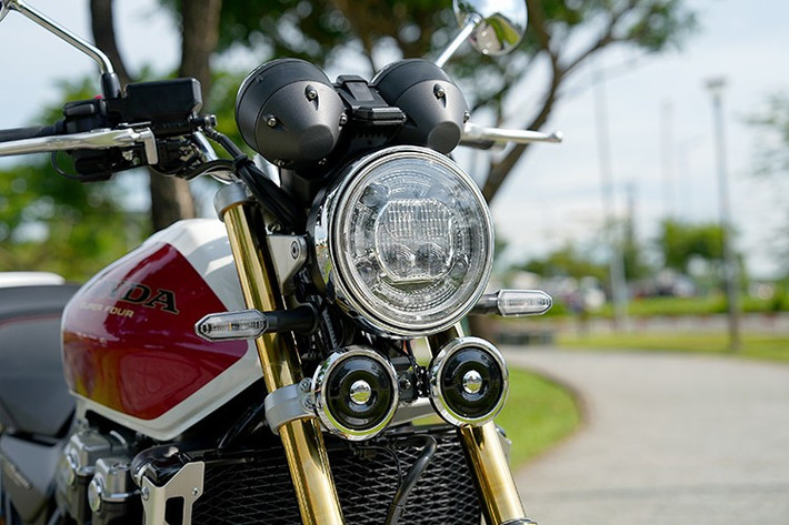 Về thiết kế, Honda CB1300SF SP Final Edition có một số điểm đặc biệt như bình xăng được thiết kế theo phong cách retro, bên trên có gắn huy hiệu "Final Edition". Các chi tiết như xích vàng, tay đòn (swingarm) và chảng ba sơn bạc. Đèn pha đơn tròn mang đậm dấu ấn của dòng CB, tích hợp công nghệ LED hiện đại và bảng đồng hồ LCD hiện đại.