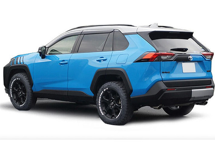 Xe sở hữu phối màu xanh – đen nổi bật, mâm đen thể thao, mang thông điệp rằng việc nâng cấp, độ lại những mẫu xe cũ vẫn có thể tạo ra một trải nghiệm mới mẻ và thú vị.