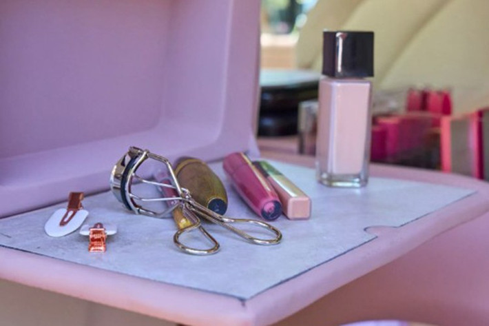 "Mẫu xe SUV hạng sang này cũng là tuyên ngôn táo bạo về thiết kế và đổi mới, được hiện thực hóa theo một cách bất ngờ.”, bà Lisa McQueen cho biết thêm.