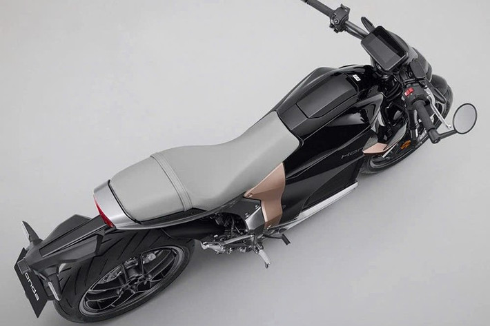 WN7 có trọng lượng 217 kg và khối động cơ làm mát bằng nước 18 kW. Hiệu năng này tương đương với xe động cơ xăng 600cc, nhưng mô-men xoắn lại đạt 100 Nm, ngang ngửa xe 1000cc.