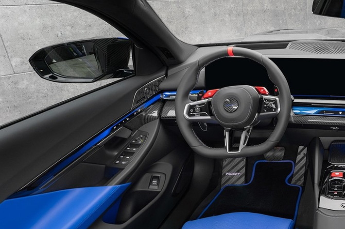 Về sức mạnh, BMW G90 M5 nguyên bản đã rất ấn tượng với động cơ V8 4.4L tăng áp kép kết hợp mô-tơ điện, sản sinh 727 mã lực và 1.000 Nm mô-men xoắn.