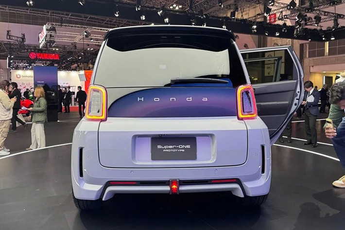 Những mẫu xe cùng phân khúc với Honda N-Box như Nissan Sakura hay Mitsubishi eK X tại thị trường nội địa Nhật Bản đã chứng minh rằng: tầm hoạt động hạn chế không phải là điểm yếu đối với một chiếc xe đô thị.