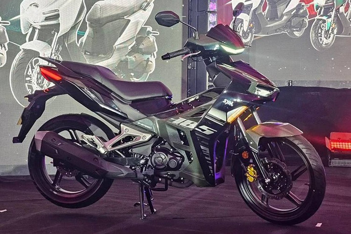 SYM VFE185i 2025 là mẫu xe côn tay mới nhất của thương hiệu xe máy Đài Loan, xe vừa được giới thiệu cùng thời điểm với hai mẫu xe tay ga khác là SYM Cruisym 400i và SYM Naga 155 tại thị trường Malaysia.