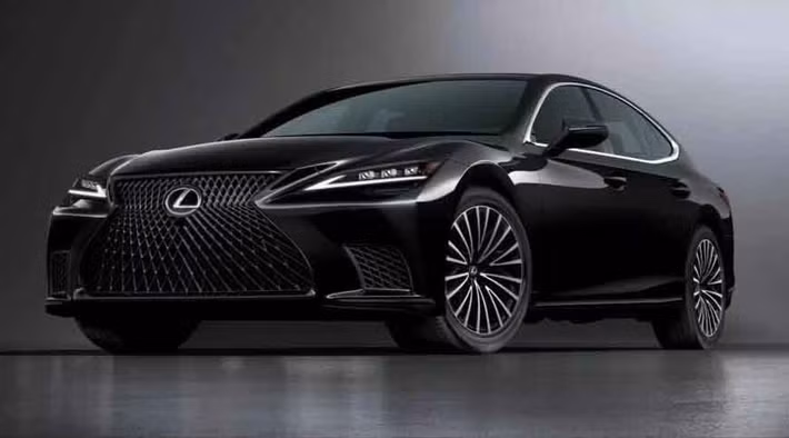 Lexus LS , mẫu sedan đã mở đầu cho Lexus và khẳng định rằng một thương hiệu xe sang Nhật Bản có thể sánh ngang với những mẫu xe tốt nhất thế giới, đang dần đi vào dĩ vãng tại Mỹ giống như bao mẫu sedan khác trong những năm gần đây. Chương cuối cùng của dòng xe lừng lẫy này sẽ được viết nên bởi Lexus LS500 AWD Heritage Edition 2026.