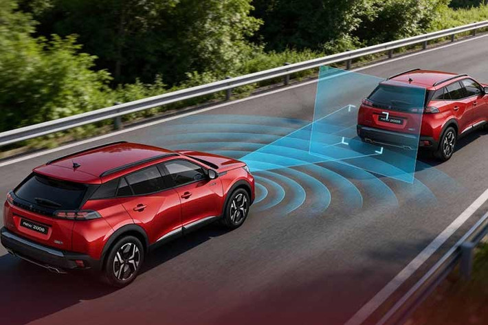 So với các đối thủ ở phân khúc, giá xe Peugeot 2008 tại thị trường Việt Nam vẫn ở mức cao hơn, nhưng với sự xuất hiện của phiên bản Iconic khoảng cách này đã được thu hẹp khá nhiều.