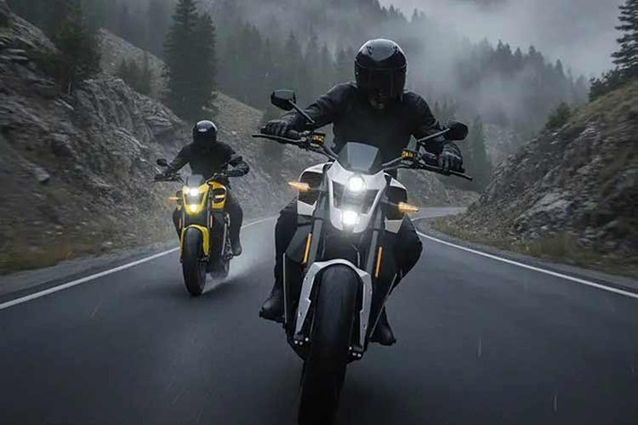 Phiên bản cao cấp hơn, dung lượng 30 kWh, nặng 235 kg, hỗ trợ sạc tới 200 kW, lý thuyết cho phép nạp đủ năng lượng để đi 300 km chỉ sau 10 phút sạc, với quãng đường tối đa lên tới 553 km/lần sạc. Một trong những điểm nhấn đặc trưng của Verge là động cơ bánh sau không trục.