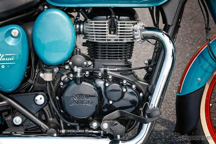 Chiếc môtô này được trang bị động cơ xi-lanh đơn 349cc làm mát bằng không khí/dầu quen thuộc, sản sinh công suất 20,2 mã lực và mô-men xoắn cực đại 27Nm. Động cơ vẫn được kết hợp với hộp số 5 cấp.