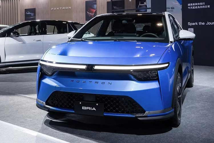 Thiết kế bên ngoài được thực hiện bởi hãng Pininfarina (Ý), giữ nguyên nhiều chi tiết từ mẫu concept Model B với dải đèn LED toàn chiều ngang, mâm 18 hoặc 20 inch, tay nắm cửa ẩn, cửa sổ trời toàn cảnh và các chi tiết khí động học tích hợp.
