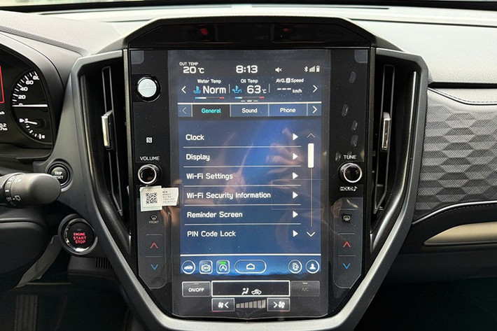 Forester mới được trang bị khoang hành lý rộng rãi và đa dụng cùng cốp điện tích hợp cảm biến đá chân (Kick Sensor) tiện lợi. Cửa sổ trời chỉnh điện chống kẹt, có thể điều chỉnh độ nghiêng kính. Hàng ghế sau gập linh hoạt theo tỷ lệ 60/40, mang đến sự tiện nghi, linh hoạt và thoại mái tối đa cho mọi nhu cầu sử dụng.