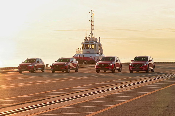 New Mazda CX-3 là mẫu xe mới được sản xuất tại nhà máy THACO MAZDA tại Việt Nam, kế thừa trọn vẹn những giá trị cốt lõi của thương hiệu cùng ngôn ngữ thiết kế thế hệ mới. Cùng với các mẫu SUV Mazda CX-30, CX-5 và CX-8, New Mazda CX-3 mang đến sự lựa chọn đa dạng, đáp ứng nhu cầu và phong cách sống của nhiều nhóm khách hàng.