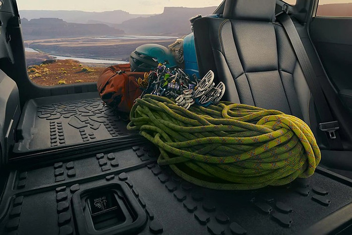 Crosstrek Wilderness 2026 phiên bản Nhật sẽ bán theo hình thức bốc thăm và chỉ có mặt tại đại lý đến hết ngày 30/11. Giá bán khởi điểm từ 4.055.920 yen (khoảng 692, 01 triệu đồng) cho bản Touring và 4.099.920 yen (tương đương 699,52 triệu đồng) cho bản Limited.