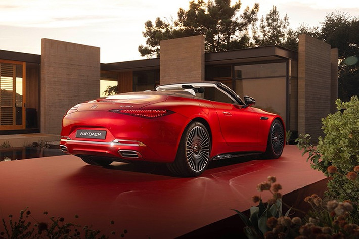 Có lẽ bạn đang thắc mắc giá của nó là bao nhiêu, và câu trả lời là 224.900 USD, chưa bao gồm 1.150 USD phí vận chuyển và giao hàng. Để so sánh, Mercedes-AMG SL 63 SE Performance, với công suất 805 mã lực, có giá khởi điểm 207.150 USD.