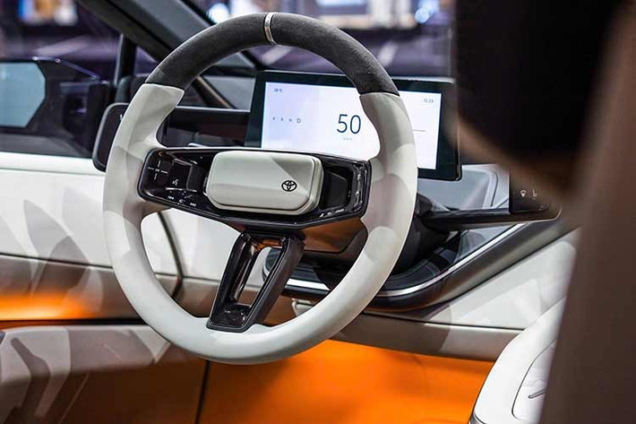 Toyota cho thấy tham vọng đưa Corolla vượt khỏi vai trò “xe hạng C phổ thông”, từng bước tiếp cận phân khúc cao cấp hơn. Tuy vậy, các phiên bản thương mại dự kiến sẽ có sự điều chỉnh về trang bị để đảm bảo chi phí, tính thực dụng và quy mô sản xuất toàn cầu.