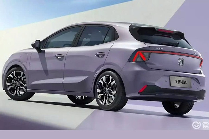 Tuy nhiên, MG chưa công bố dung lượng pin và phạm vi hoạt động cụ thể. Ông Chen Cui, Giám đốc thương hiệu MG, đã úp mở rằng MG4 mới có thể sẽ là một trong những dòng xe đầu tiên được trang bị pin thể bán rắn tiêu chuẩn, cho phạm vi hoạt động thử nghiệm khoảng 800 km.