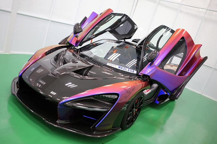 Sức mạnh của siêu phẩm McLaren Senna được truyền về trục bánh sau thông qua hộp số ly hợp kép 7 cấp, nhờ đó, mẫu xe hypercar của Anh quốc chỉ cần thời gian 2,8 giây để tăng tốc từ vị trí xuất phát lên 100 km/h trước khi đạt vận tốc tối đa 341 km/h.