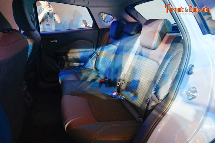 Cuối cùng là những trang bị an toàn nổi bật trong phân khúc của mẫu SUV hạng A được phát triển dựa trên khung gầm HEARTECT này. Xe được trang bị hệ thống trợ lái nâng cao ADAS gồm hàng loạt tính năng như phanh khẩn cấp tự động II (DSBS II), cảnh báo lệch làn đường (LDP)...