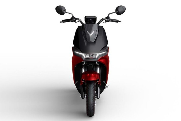 Nhằm đảm bảo sự an tâm tuyệt đối cho người dùng, VinFast áp dụng chính sách bảo hành ưu việt cho ZGoo và Flazz, lên đến 6 năm cho xe và 8 năm cho pin. Chính sách bảo hành tốt bậc nhất thị trường không chỉ là lời khẳng định mạnh mẽ cho chất lượng sản phẩm, mà còn thể hiện cam kết đồng hành lâu dài của VinFast với khách hàng.