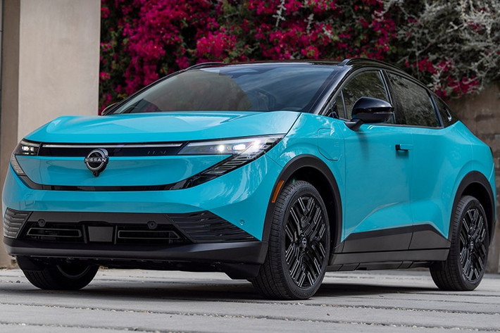 Mẫu xe sedan điện Nissan Leaf thế hệ mới đã chính thức trình làng vào hồi tháng 6/2025. Đến nay, giá bán chi tiết của mẫu ôtô điện này ở thị trường Mỹ đã được công bố. Theo đó, Nissan Leaf S tiêu chuẩn sẽ có giá khởi điểm chỉ 25.360 USD trước ưu đãi (khoảng 663 triệu đồng).