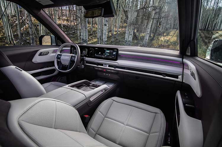 Về vận hành, động cơ xăng tăng áp 2.5L bốn xi-lanh trên các phiên bản tiêu chuẩn và X-Pro của Kia Telluride 2027 cho công suất 274 mã lực và mô-men xoắn 422 Nm trong điều kiện tối ưu. Khi kết hợp với hệ thống hybrid, tổng công suất đạt 329 mã lực và mô-men xoắn 460 Nm.