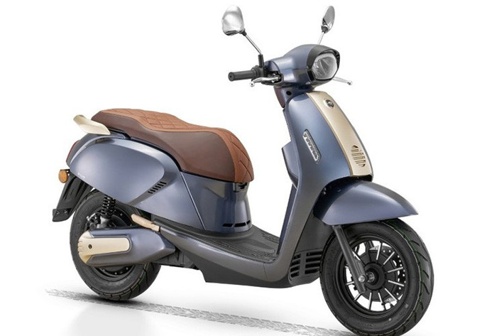 Với mức giá bán 6900 ringgit tại Malaysia (tương đương khoảng 43 triệu đồng Việt Nam), QJMotor E-LTR hứa hẹn sẽ là một lựa chọn hấp dẫn cho những người tiêu dùng đang tìm kiếm một phương tiện "xanh" cho nhu cầu di chuyển linh hoạt trên đường phố.