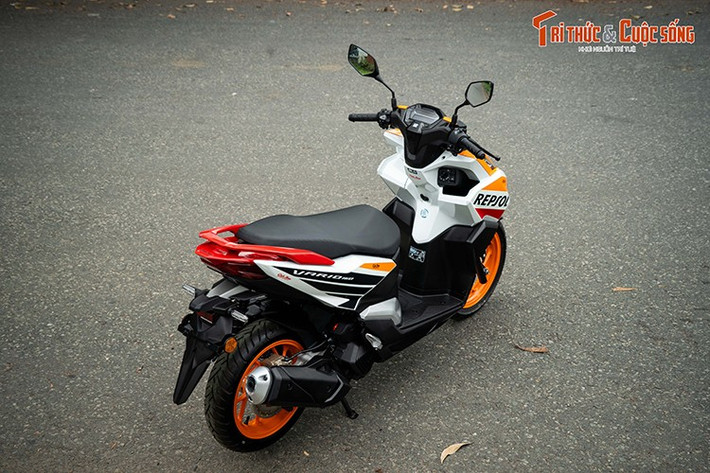 Honda Vario 160 Repsol là sản phẩm của liên doanh Honda tại Malaysia, sản xuất giới hạn 2.000 chiếc. Đây là phiên bản đặc biệt lấy cảm hứng từ đội đua Repsol Honda - cái tên gắn liền với giải đua danh giá MotoGP.