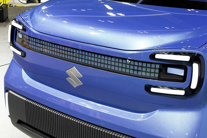 Trọng tâm của Suzuki Vision e-Sky là triết lý thiết kế “Unique, Smart, and Positive” (tạm dịch: Độc đáo, Thông minh và Tích cực). Mẫu xe concept này thể hiện cá tính thân thiện, lạc quan và dễ nhận biết là một chiếc Suzuki. Thiết kế của xe hướng đến việc mang lại cảm giác vui vẻ, chứng minh cam kết của hãng trong việc tạo ra phương tiện di chuyển gần gũi, dễ tiếp cận.