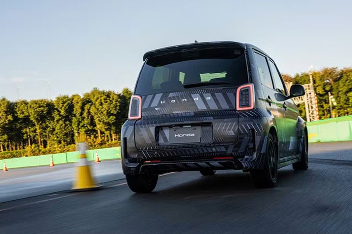 Thông qua sự kiện Honda Automotive Technology Workshop 2025 lần này, Honda cho thấy họ không đơn thuần chạy theo xu hướng điện hóa, mà đang kiến tạo hướng đi riêng, kết hợp giữa công nghệ và cảm xúc lái xe.