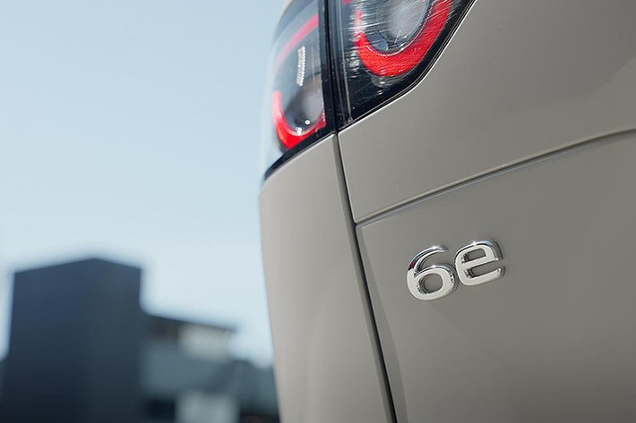 Mazda Australia nhấn mạnh đây là mẫu xe điện phổ thông đầu tiên của hãng tại thị trường này, mang lại giá trị cao nhờ trang bị và công nghệ vượt trội trong tầm giá.