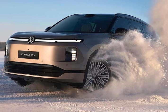 ID. Era 9X là một trong những mẫu xe nặng nhất mà Volkswagen từng phát triển. Phiên bản động cơ kép có thể nặng tới 2.700kg. Nó cũng mang đến một ngôn ngữ thiết kế mới phù hợp hơn với thị hiếu người Trung Quốc, với những màu sắc tươi mới như Xanh Tiên và Vàng Sa Mạc. Nội thất tràn ngập màn hình được cho là "kết hợp thẩm mỹ Đức với nét quyến rũ phương Đông".