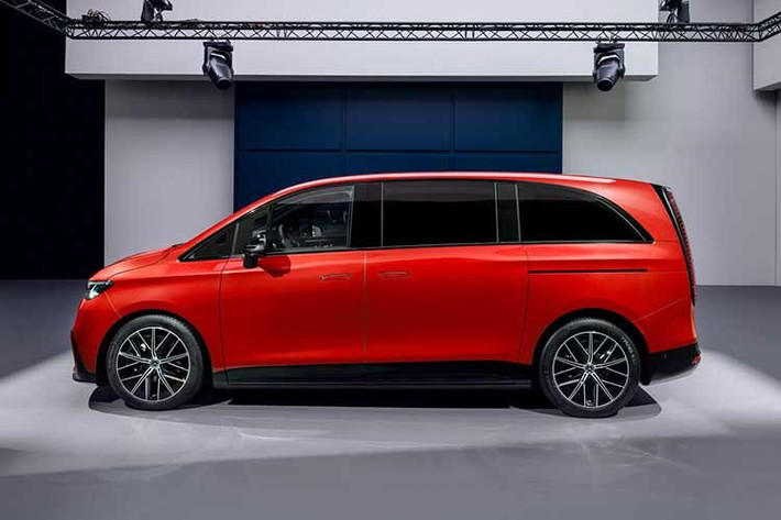 VLE sở hữu thiết kế hiện đại với lưới tản nhiệt lớn có thể phát sáng, cụm đèn LED “ngôi sao” đặc trưng và nắp ca-pô nổi bật với logo ba cánh. Khách hàng cũng có thể chọn gói AMG với cản trước thể thao hơn và lưới tản nhiệt thiết kế lại. Thân xe mang phong cách khí động học với tay nắm cửa ẩn và cửa trượt điện.