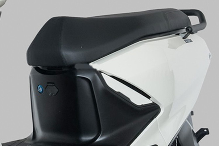 Mức giá xe Honda Sundiro DM8B sẽ có mức giá khởi điểm từ 30 triệu đồng. Mẫu xe này sẽ được cung cấp với hai phiên bản là Standard và Pro.