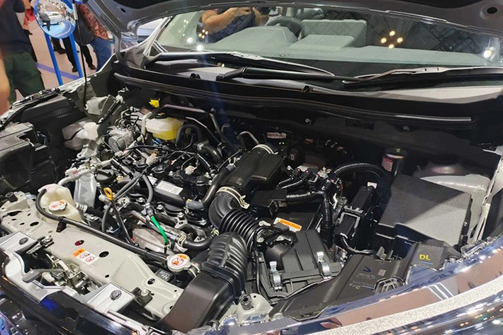 Ông Henry Tanoto, Phó Chủ tịch PT Toyota Astra Motor khẳng định rằng công nghệ điện hóa đã chứng minh được hiệu quả thực tế và hãng kỳ vọng Veloz Hybrid sẽ tiếp nối thành công rực rỡ của Innova Hybrid trước đó. Theo kế hoạch, xe sẽ chính thức đi vào sản xuất thương mại từ tháng 1/2026.