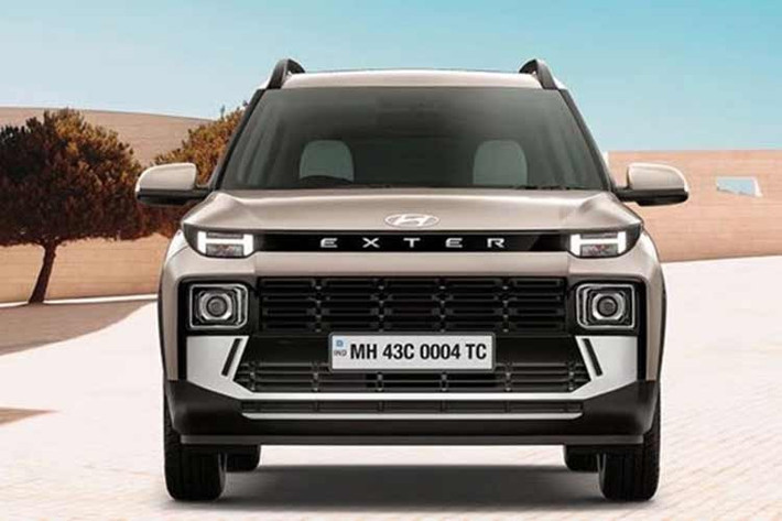 Tại thị trường Ấn Độ, Hyundai Exter 2026 có mức giá khởi điểm từ 579.000 Rupee và cao nhất là 941.000 Rupee (tương đương 162,4 - 264 triệu đồng). Phiên bản nâng cấp của dòng SUV cỡ nhỏ này còn bổ sung thêm hai phối màu mới vào bảng màu, đó là Vàng Đồng và Đen Titan Mờ - cạnh tranh Toyota Raize và Kia Sonet.