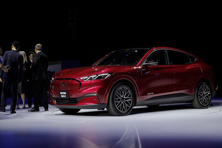 Tất nhiên, xe còn được trang bị sẵn khả năng sạc nhanh DC với công suất tối đa 150 kW. Nhờ đó, xe có thể nạp thêm trung bình khoảng 107 km chỉ sau 10 phút sạc. Quá trình sạc từ 10% đến 80% dung lượng pin chỉ mất khoảng 36 phút.