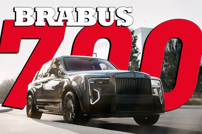 Phía trước, mặt ca-lăng Brabus được thiết kế lại với các chi tiết mạnh mẽ bên dưới đèn pha và cánh gió tích hợp tạo nên dáng vẻ thể thao, thấp hơn. Nắp capo carbon lộ thiên đặt chính giữa tăng thêm vẻ uy lực của một chiếc xe đua, trong khi dải đèn LED đặc trưng giúp nhận diện tức thì. Dọc theo hai bên hông, ốp cửa carbon kết nối chắn bùn trước mở rộng với vòm bánh sau nhô ra, tạo nên sự liền mạch cho hình dáng SUV .