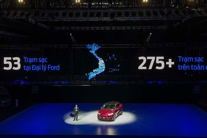 Cuối cùng là những trang bị an toàn hiện đại, bao gồm hệ thống kiểm soát hành trình thích ứng tích hợp chức năng Dừng và Đi cũng như căn giữa làn đường, hệ thống phòng tránh va chạm với phanh khẩn cấp tự động, hệ thống giữ làn tích hợp cảnh báo điểm mù, cảnh báo phương tiện cắt ngang khi lùi,...