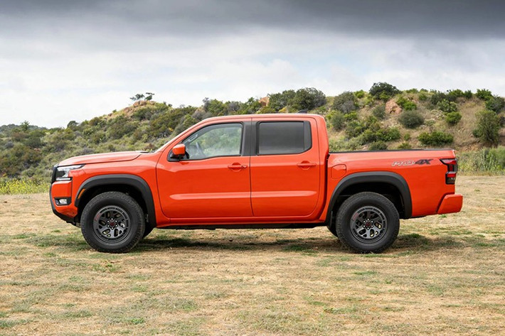 Các bản PRO-X và PRO-4X cũng được nâng cấp tương tự, đồng thời có thêm màu sơn mới Citrus Strike là sự pha trộn độc đáo giữa vàng neon và xanh lá. Một số phiên bản được trang bị bộ chọn chế độ lái địa hình với các thiết lập Sỏi, Cát, Bùn, Đường nhựa và hỗ trợ đổ đèo.