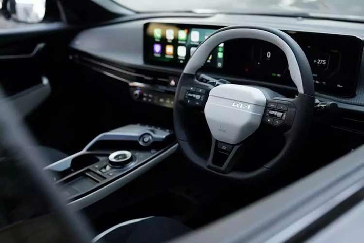 Nói về phạm vi hoạt động, bạn nên biết rằng phiên bản GT-Line AWD cao cấp hơn có thể đi được tới 560 km chỉ với một lần sạc, và phạm vi hoạt động của GT-Line AWD và GT AWD lần lượt là 522 km và 450 km. Tất cả các phiên bản của xe đều sử dụng cùng một bộ pin 84 kWh.