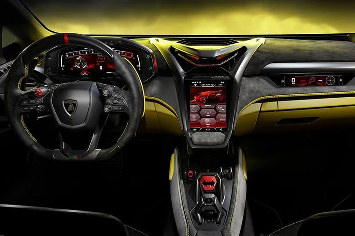 Khoang nội thất gần như giữ nguyên từ Revuelto, gồm vô-lăng đặc trưng, màn hình trung tâm dạng nổi, bảng đồng hồ kỹ thuật số và màn hình cho hành khách phía trước.