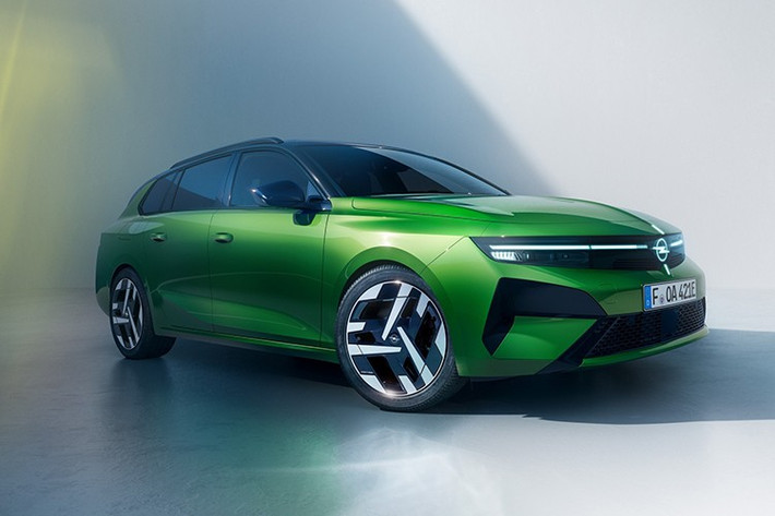 Ngoài ra, lần đầu tiên xe còn được trang bị công nghệ V2L – Vehicle to Load (sạc từ xe đến thiết bị), sẵn sàng sạc các thiết bị ngoại vi như xe đạp điện chẳng hạn.