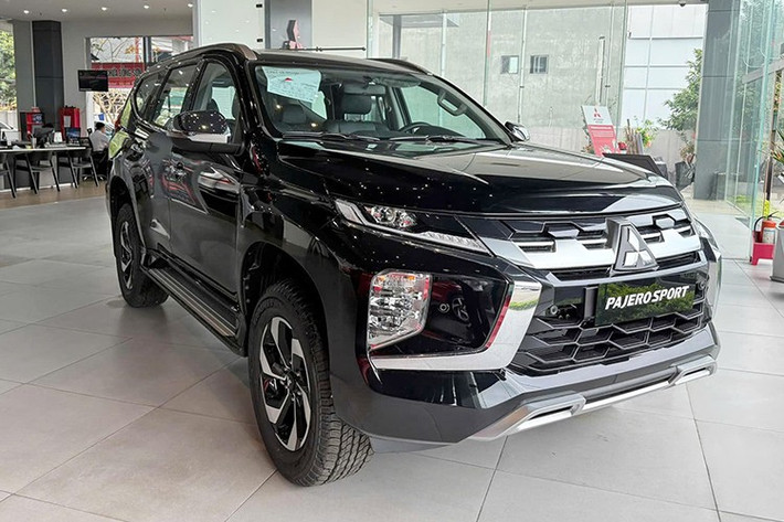 Mitsubishi Pajero Sport: 27 xe ﻿Mitsubishi Pajero Sport chính là mẫu xe gây bất ngờ nhất trong top 10 bán kém nhất thị trường Việt Nam trong tháng 11/2025. Nguyên nhân là bởi trong nhiều tháng trước đó, mẫu xe này liên tục không phát sinh doanh số. Trong tháng 11/2025 vừa qua, Pajero Sport bán ra 27 chiếc, nâng doanh số cộng dồn từ đầu năm 2025 đến nay lên 75 chiếc.
