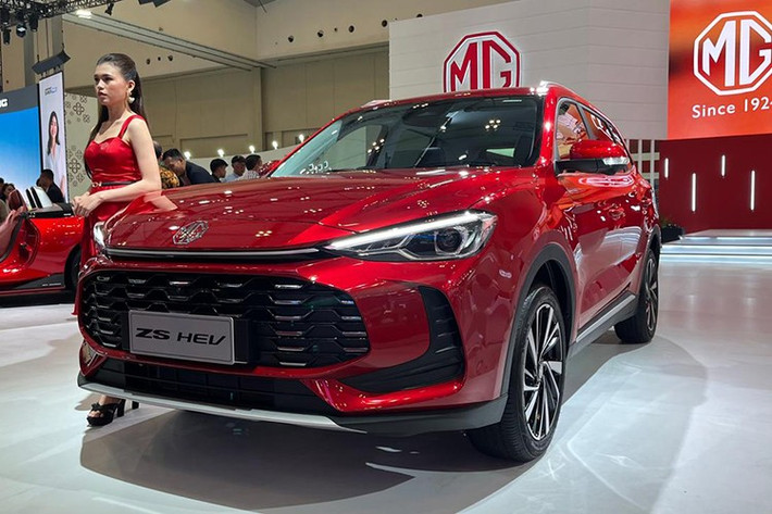 Tham dự Triển lãm ô tô quốc tế Indonesia (GIIAS) 2025, MG mang tới mẫu xe SUV ZS 2025 hoàn toàn mới với thiết kế đột phá, công nghệ nâng cấp và đặc biệt là phiên bản hybrid lần đầu tiên xuất hiện.