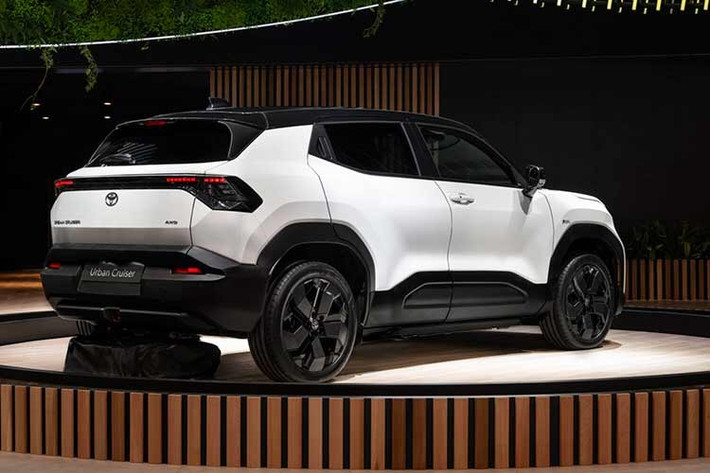 Về an toàn, Toyota trang bị cho xe tiêu chuẩn 7 túi khí cùng gói công nghệ hỗ trợ lái hiện đại. Đặc biệt, để kích cầu doanh số, mỗi chiếc Urban Cruiser bán ra tại thị trường Philippines dự kiến sẽ được tặng kèm bộ sạc treo tường miễn phí bao gồm cả chi phí lắp đặt.