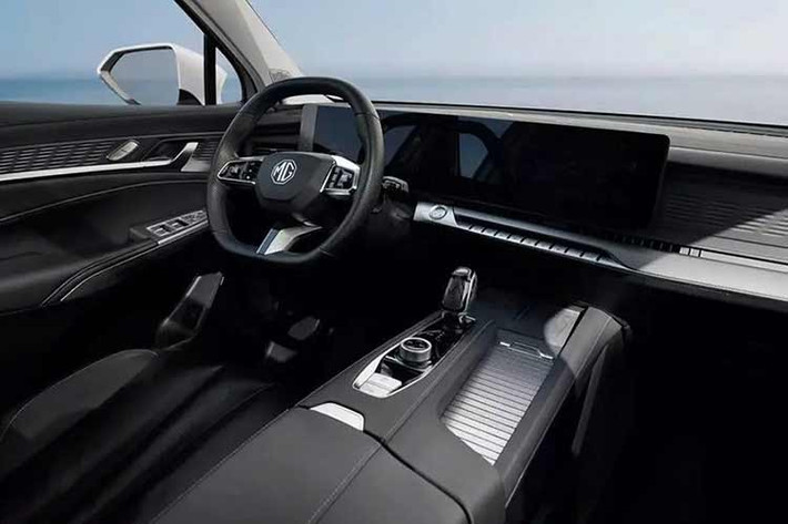 Hãng hiện chưa công bố thông tin chính thức về công suất, nhưng hệ truyền động của HS PHEV tại Anh đạt 295 mã lực và mô-men xoắn cực đại 350 Nm. Các con số này nhiều khả năng sẽ không thay đổi đáng kể trên MGS9 dù thời gian tăng tốc 0-100 km/h có thể chậm hơn so với con số 6,8 giây của MG HS PHEV.