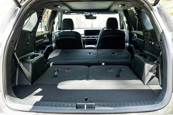 Kia Sorento 2026 tại thị trường Úc sẽ tiếp tục được phân phối với bốn cấp độ trang bị: S, Sport, Sport+ và GT-Line. Mỗi cấp độ đi kèm loạt trang bị đặc trưng, từ mâm hợp kim 17 đến 20 inch, đèn LED, điều hòa tự động hai vùng...