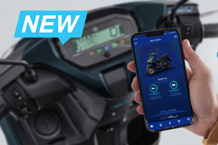 Trong khi bản Connected hướng đến sự cao cấp hơn nhờ phối màu kim loại cùng các chi tiết được hoàn thiện tinh tế hơn. Cải tiến dễ nhận thấy nhất nằm ở hệ thống đồ họa và bố trí tem xe – nay được tinh chỉnh theo chiều ngang, tạo cảm giác cân đối và hiện đại hơn so với thiết kế dọc truyền thống.