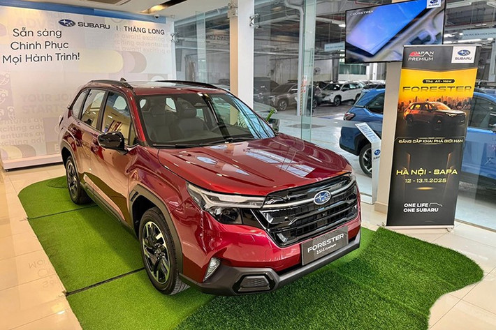 Trái tim của Forester 2026 là khối động cơ Boxer 4 xi-lanh 2.5L (mã FB25) hút khí tự nhiên, sản sinh 185 mã lực tại 5.800 vòng/phút và 247Nm mô-men xoắn tại 3.700 vòng/phút. Động cơ kết hợp cùng hộp số Lineartronic CVT TR58 và hệ dẫn động 4 bánh toàn thời gian đối xứng (Symmetrical AWD) của Subaru. Xe có khả năng tăng tốc 0–100 km/h trong 9,7 giây và đạt tốc độ tối đa 205 km/h.