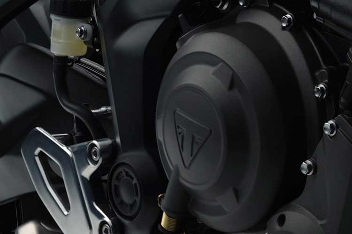 Tương tự như Trident 660, để nâng cấp hiệu năng, Triumph đã thay đổi đáng kể về mặt cơ khí kỹ thuật của động cơ. Ngoài ra, hộp số 6 cấp cũng được tinh chỉnh, tỷ số truyền được điều chỉnh lại và hệ thống hỗ trợ sang số Triumph Shift Assist được hiệu chỉnh nhằm tối ưu thao tác sang số nhanh và mượt hơn.