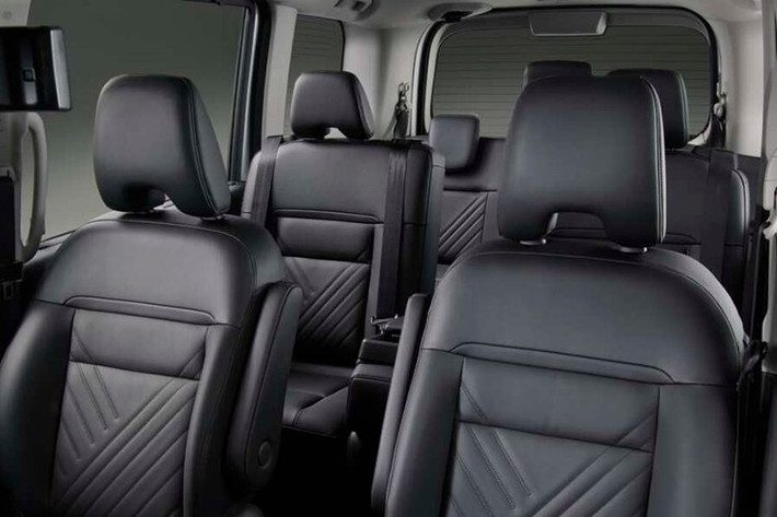 Tiếp theo đó là hệ thống thông tin giải trí NissanConnect, hỗ trợ các ứng dụng Google như Google Maps, Google Assistant và Google Play. Chức năng cảnh báo qua điện thoại thông minh trong trường hợp người lái quên khóa xe, quên đóng cửa sổ hoặc quên tắt đèn cảnh báo nguy hiểm cũng được trang bị cho mẫu MPV hạng trung này.